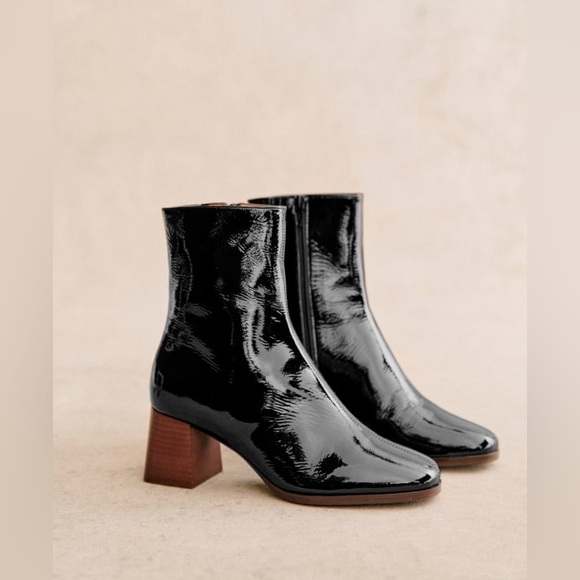 Sézane Axelle Ankle Boots in Patent Black FR 40 / US 9 - Picture 4 of 14